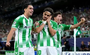 عبد الصمد الزلزولي يتألق مع ريال بيتيس ضد برشلونة